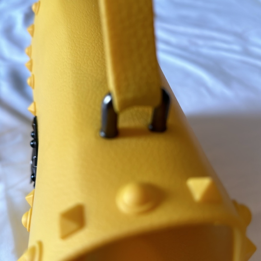 Yellow Purse - Picture 5 of 10